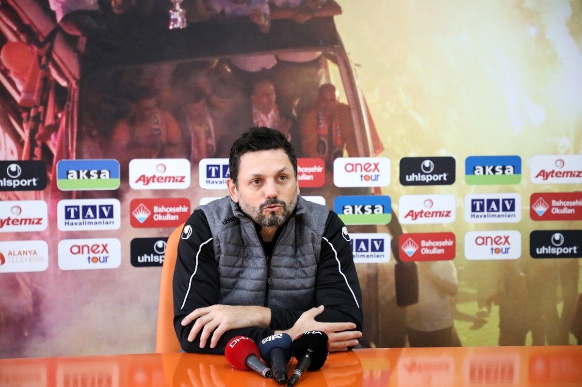 Erol Bulut: "Konyaspor\'dan 3 puan alıp ilk yarıyı 29 puanla kapatmak istiyoruz"