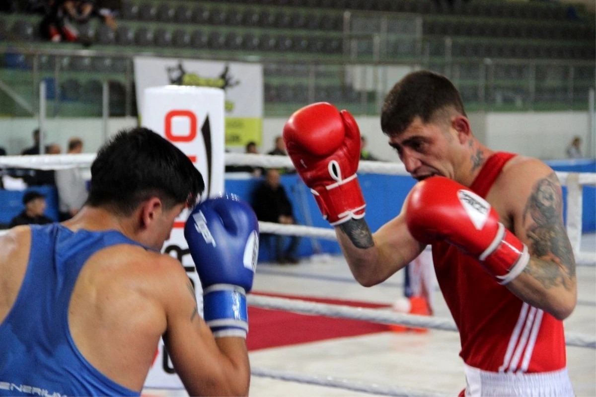 Erzurum\'da boks heyecanı