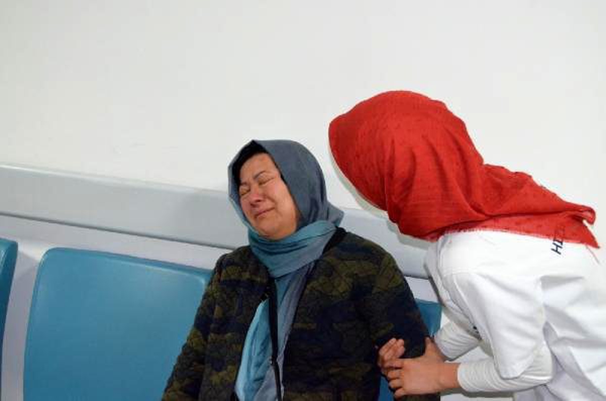 Eşi ve kızının kaza geçirdiğini öğrenip hastaneye koştu, gözyaşlarına boğuldu