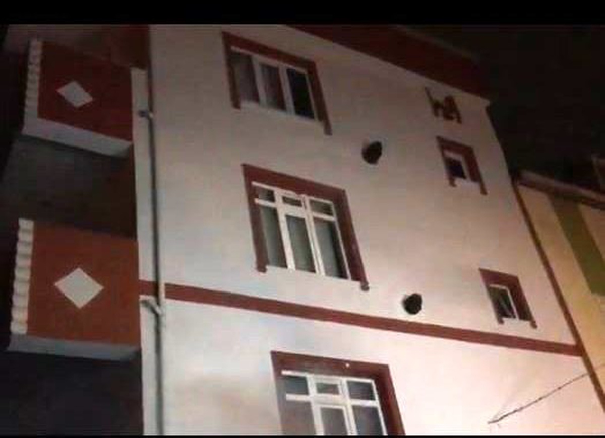 Eve atılan yanıcı madde yangın çıkardı, 5 kişi hastanelik oldu