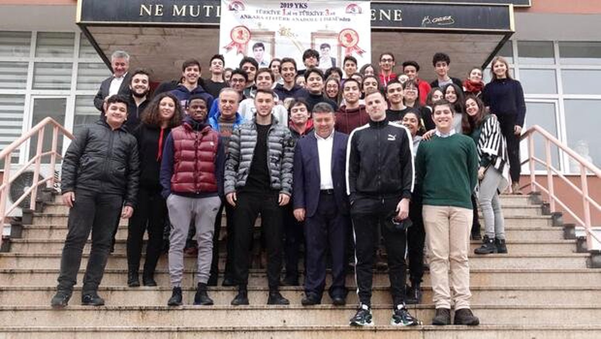 Gençlerbirliği oyuncularından Ankara Atatürk Anadolu Lisesi\'ne ziyaret