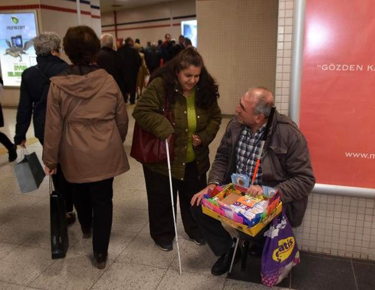 Görme engelli, azmiyle örnek oluyor