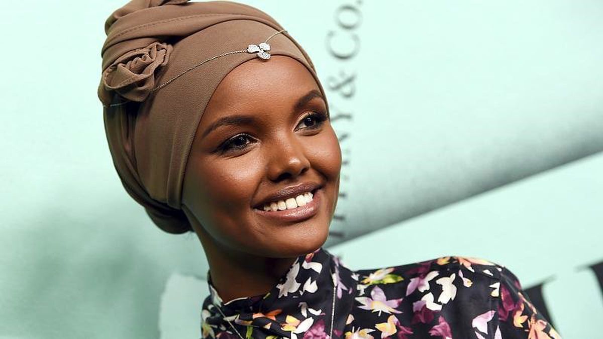 Halima Aden Essence dergisinin kapağında \'tesettürlü ilk kadın\' oldu