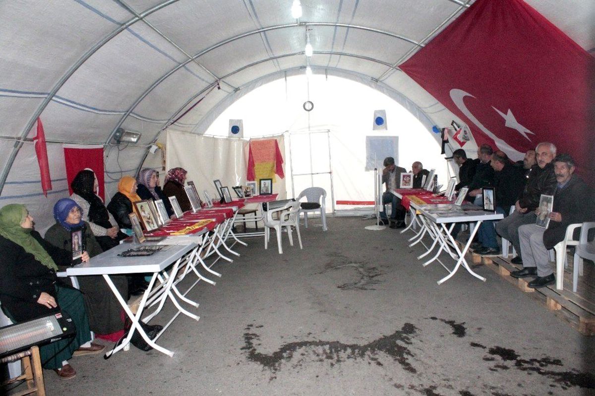 HDP önündeki ailelerin evlat nöbeti 114\'üncü gününde