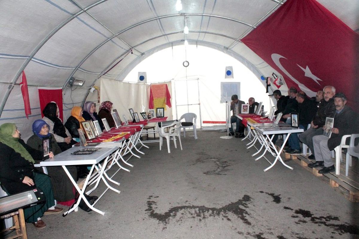 HDP önündeki ailelerin evlat nöbeti 114\'üncü gününde