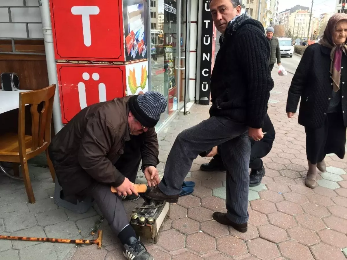 Hem hastalıkla hem borçlarla mücadele ediyor