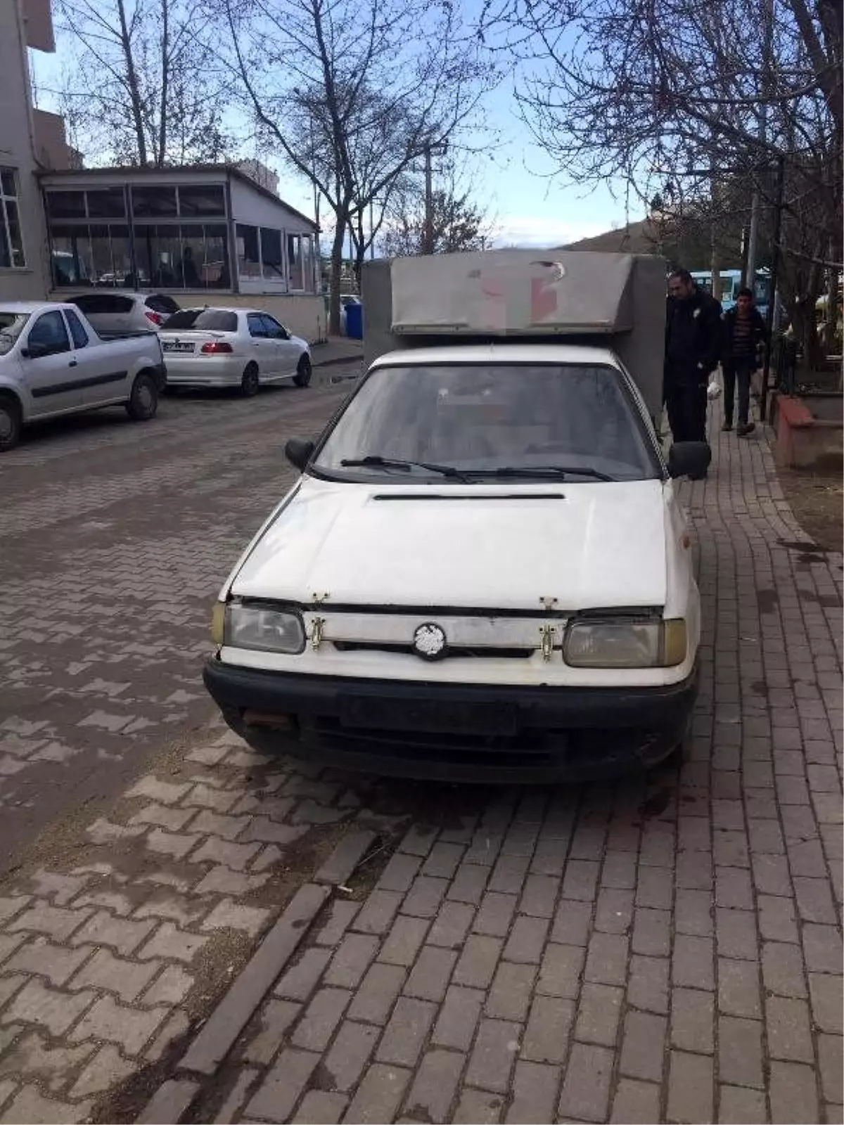 Hurdaya ayrılan kamyoneti sahte plaka takıp, ehliyetsiz kullanırken yakalandı