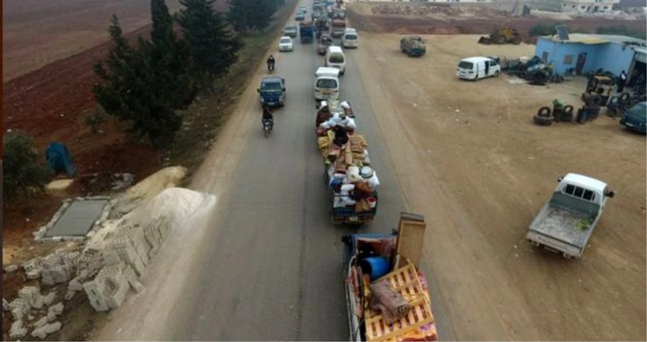 İdlib\'de on binlerce kişi Türkiye sınırına doğru hareket halinde! Uluslararası ajanslar görüntüledi