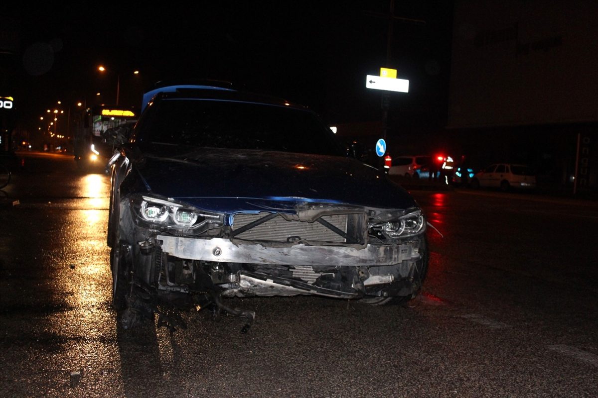 İnegöl\'de otomobilin çarptığı bisikletin sürücüsü yaralandı