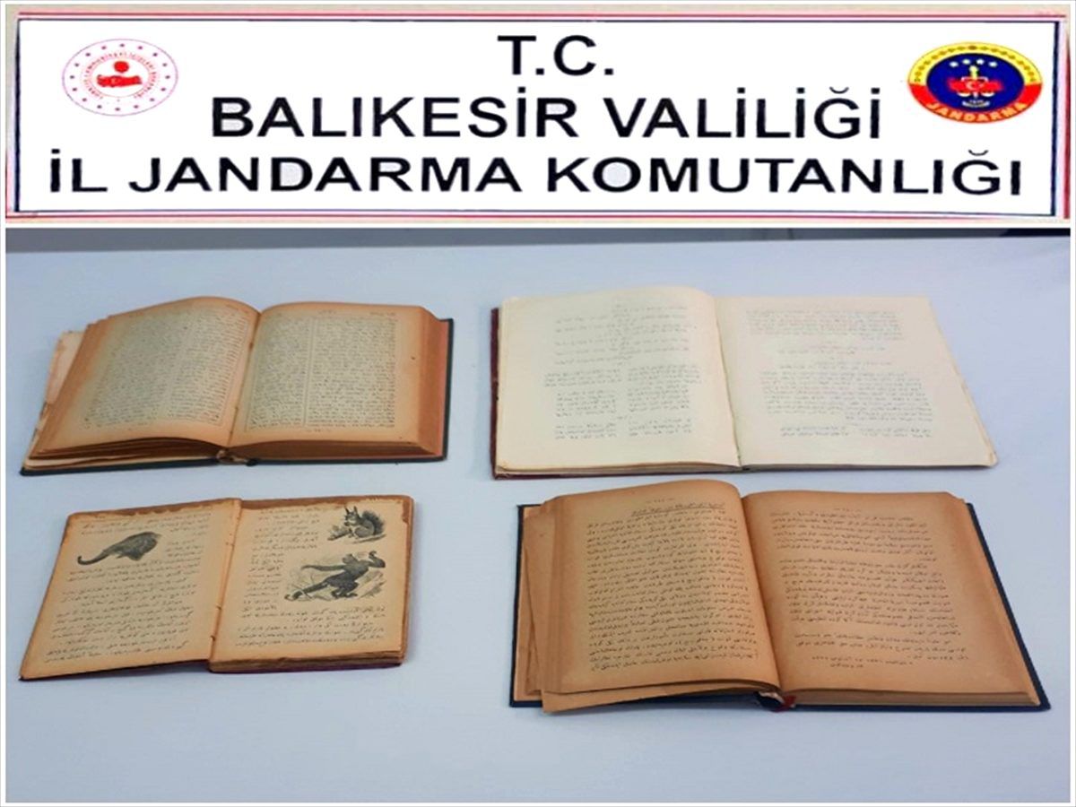 İnternette satışa çıkarılan Osmanlı dönemine ait 107 yıllık 4 bilim kitabı ele geçirildi