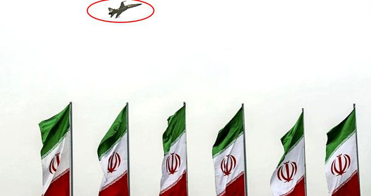 İran\'a ait savaş uçağı test uçuşu sırasında düştü