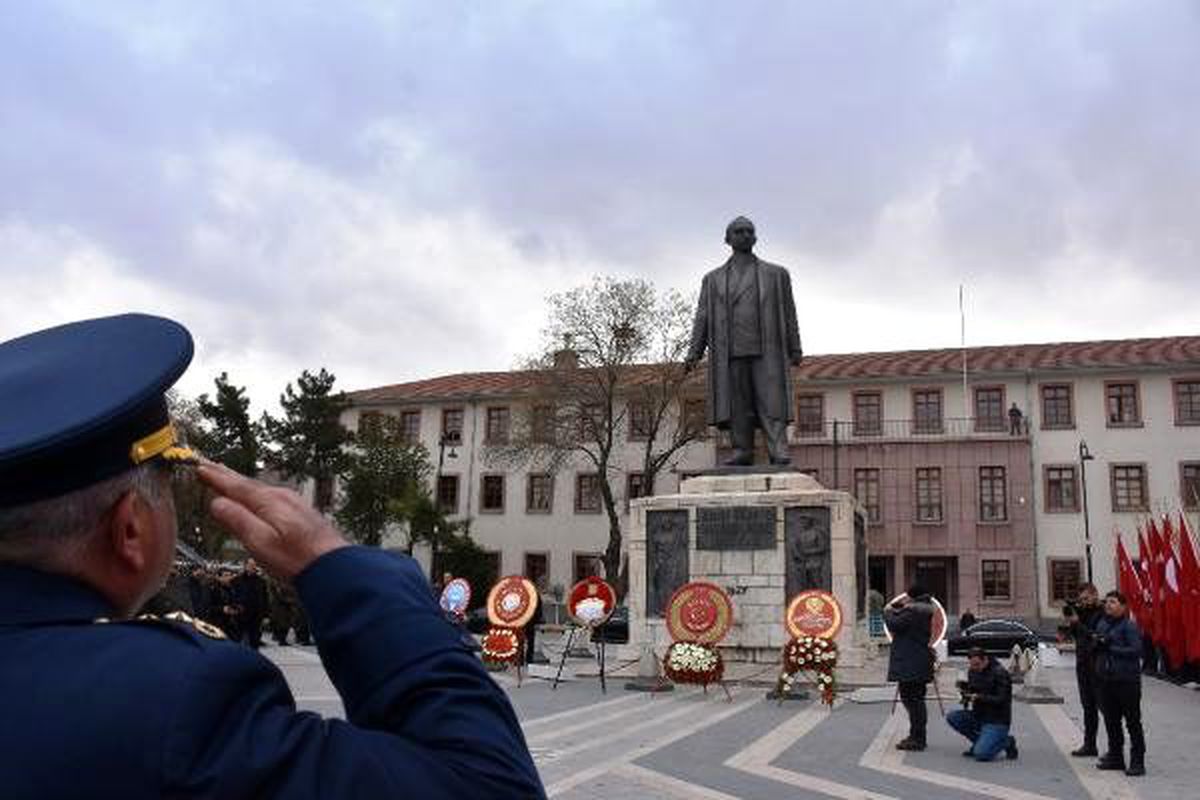 İsmet İnönü, memleketinde anıldı