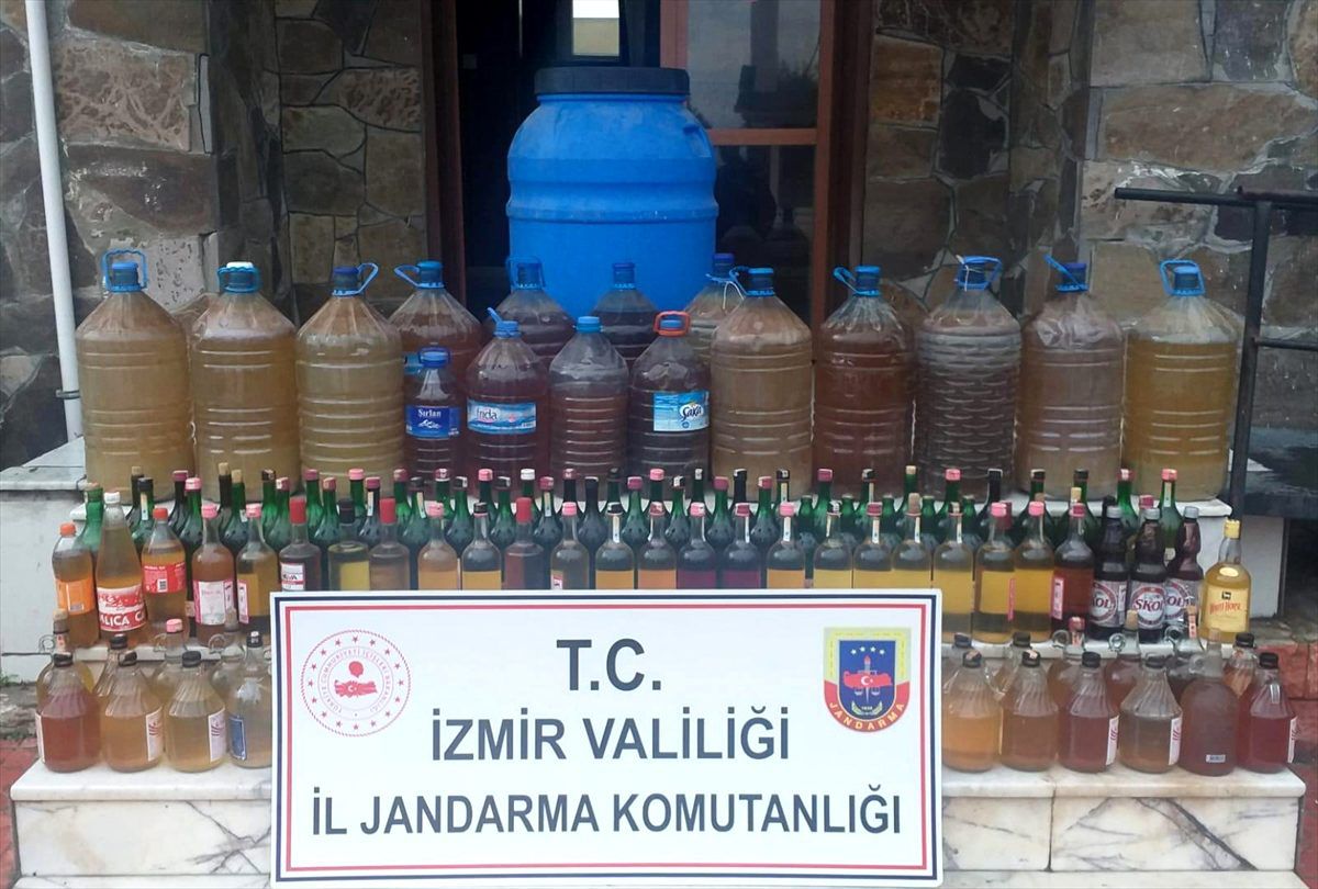 İzmir\'de 474 litre sahte şarap ele geçirildi