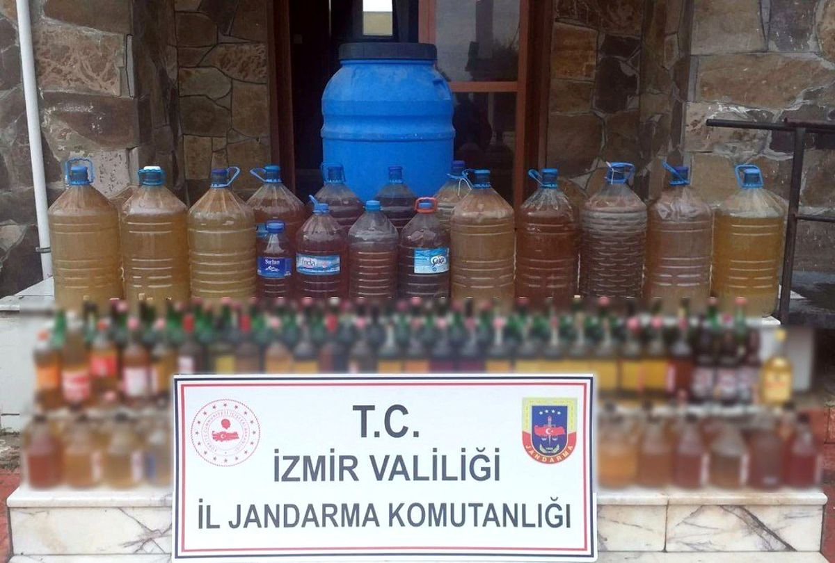İzmir\'de yılbaşı öncesi kaçak şarap operasyonu