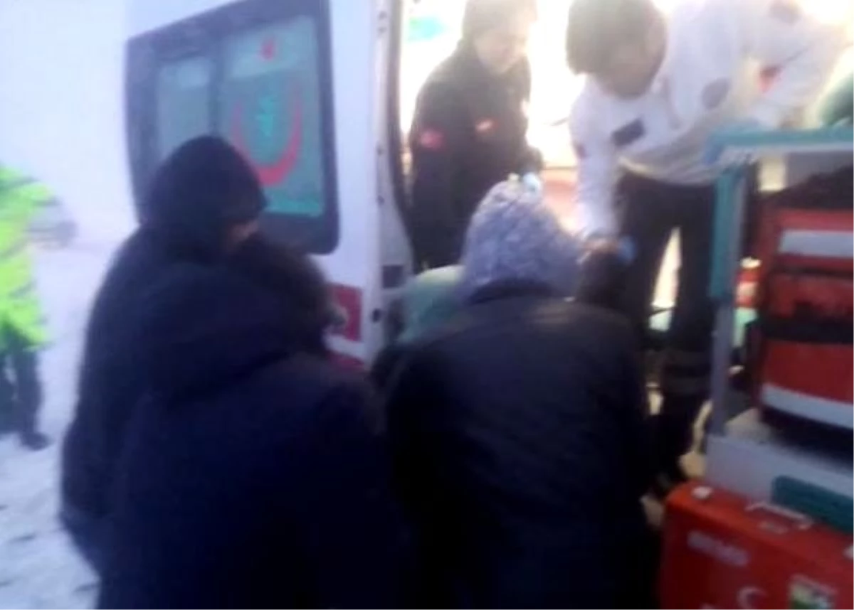 Kar nedeniyle köyde mahsur kalan hasta için ekipler seferber oldu