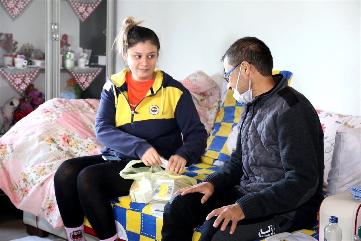 Karaciğer yetmezliği bulunan baba kızından organ nakli ile hayata döndü
