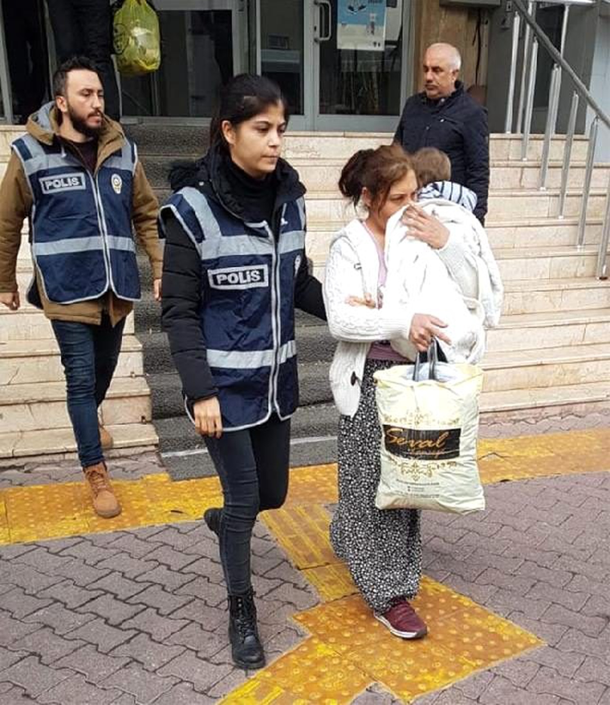 Kayseri\'de şafak operasyonunda aranan 20 kişi yakalandı
