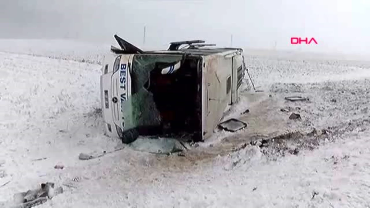 Kayseri\'de yolcu otobüsü devrildi 23 yaralı