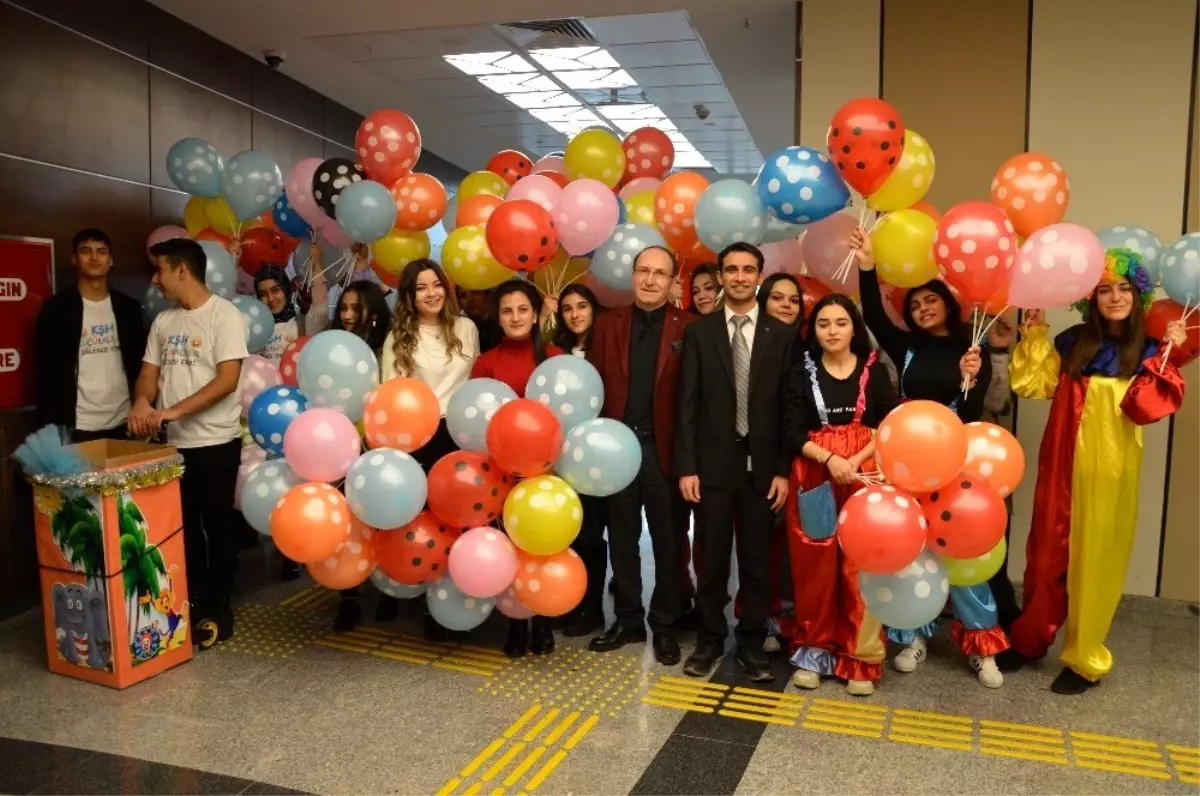 Kayseri Şehir Hastanesinde hasta çocukların yüzü gülmeye devam ediyor