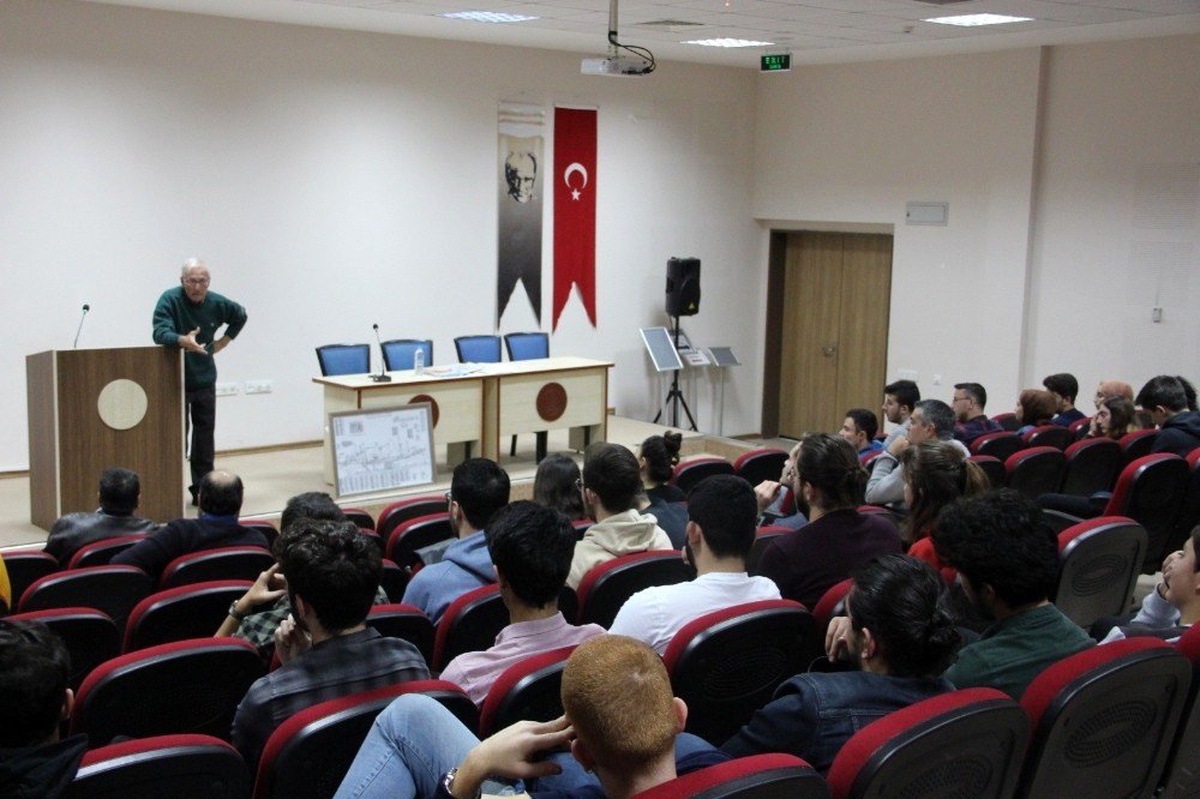 Kemer Denizcilik Fakültesi\'nde Türkiye limanları konuşuldu