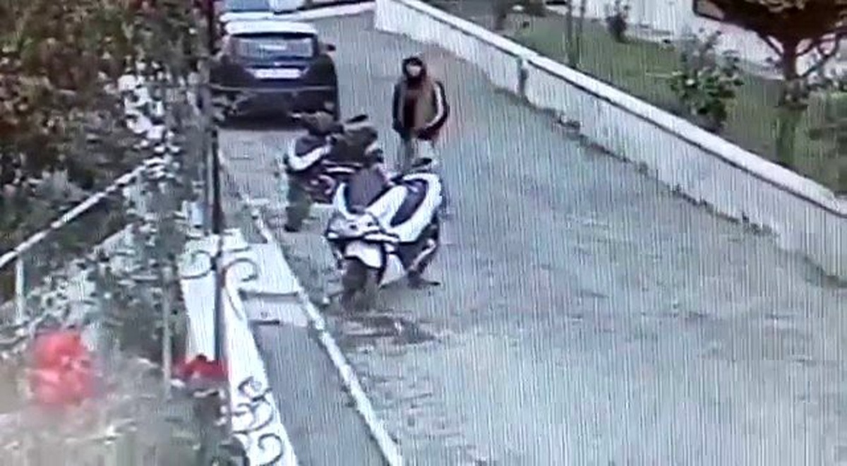 Kuşadası\'nda motor hırsızlığı kameraya yansıdı