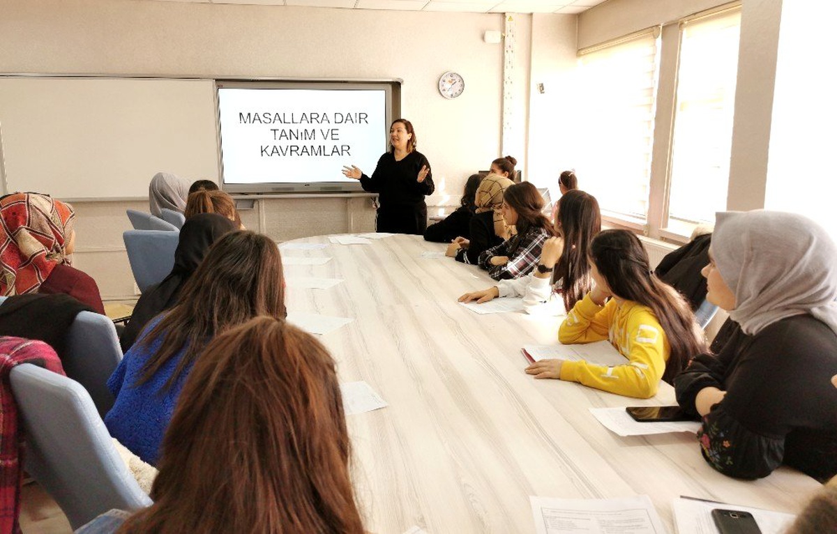 Lise öğrencilerine \'Masal ve Hikaye Anlatıcılığı\' eğitimi