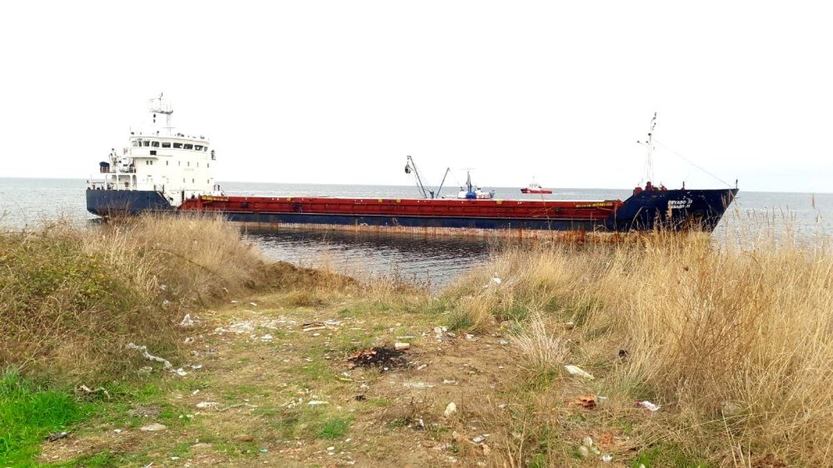 Marmara Denizi\'nde Rus gemisi karaya oturdu