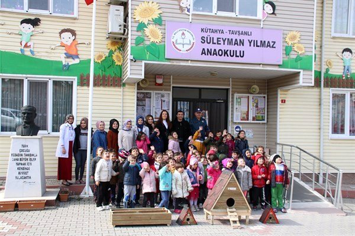 Orman Bölge Müdürlüğü\'nden 10 okula kedi, köpek evleri ve kuş yuvası