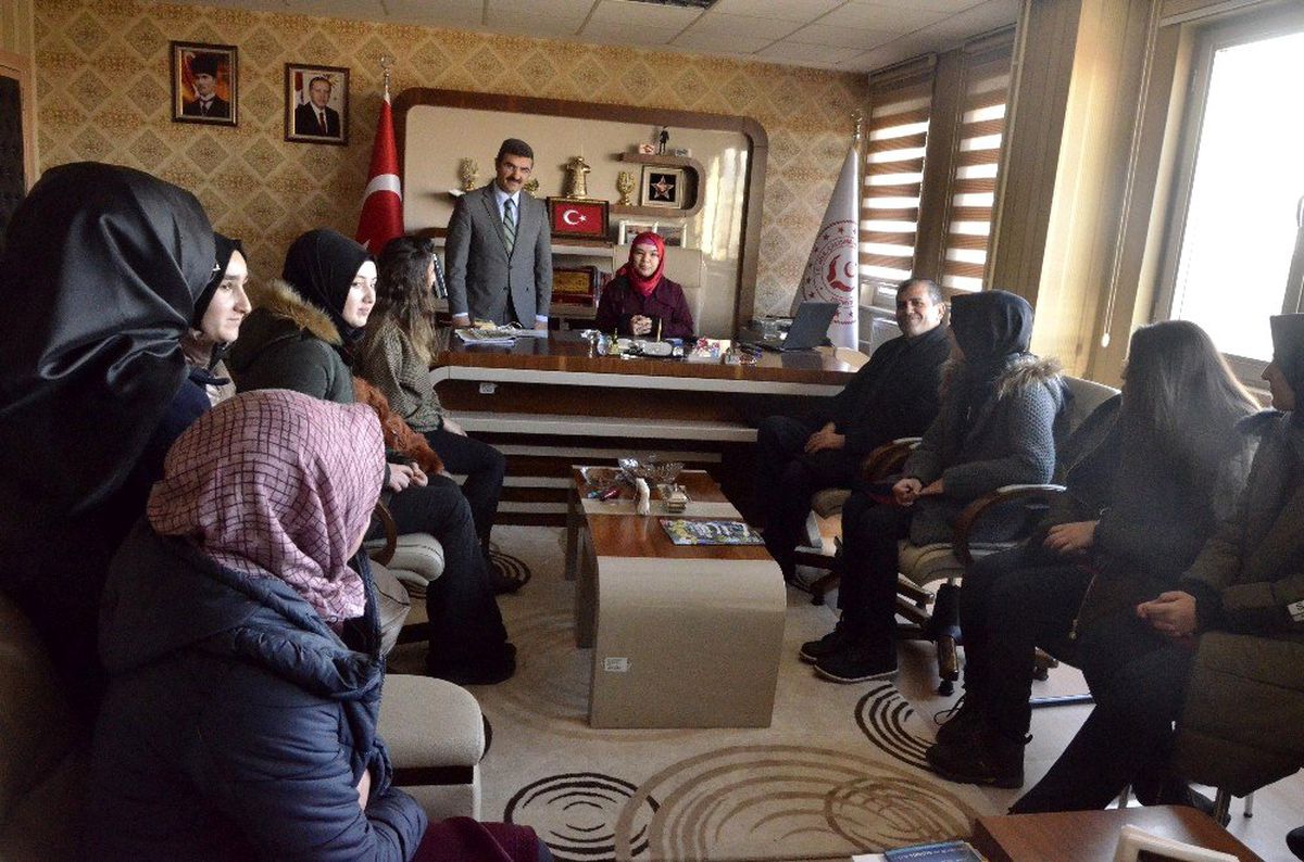 Özel öğrenci AÇHS İl Müdürü koltuğuna oturarak, hayalini gerçekleşti
