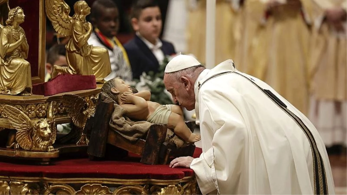 Papa Francis Vatikan\'da geleneksel Noel ayinini yönetti
