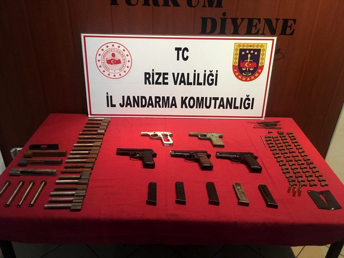 Rize\'de ruhsatsız silah atölyesine operasyon: 3 gözaltı