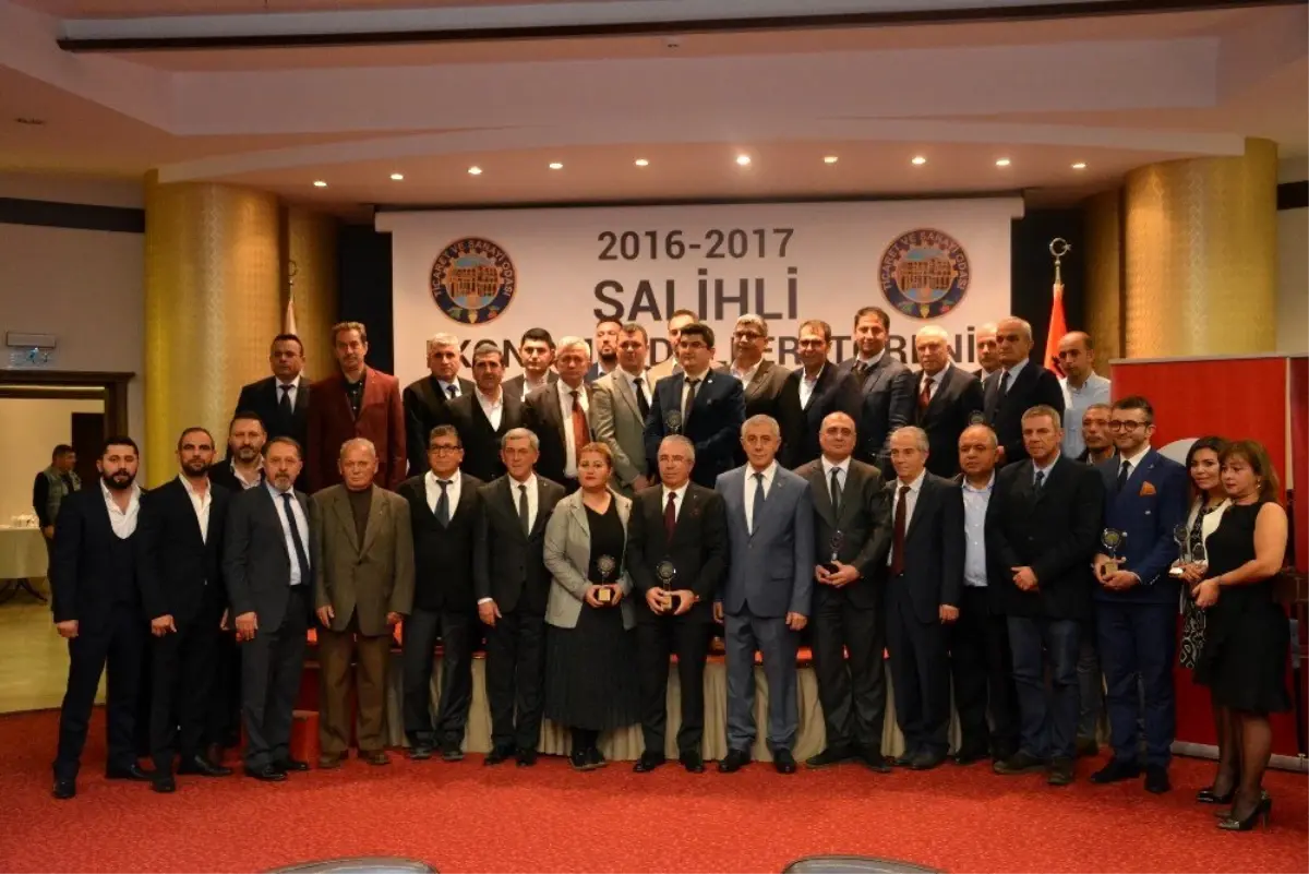 Salihli\'nin rekortmen iş adamları plaketle onurlandırıldı