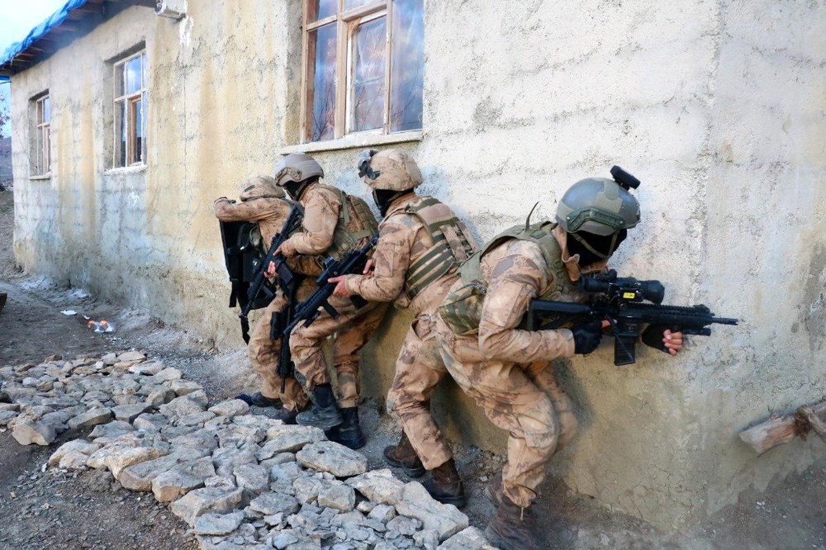 Siirt ve Şırnak\'ta terör operasyonu: 20 gözaltı