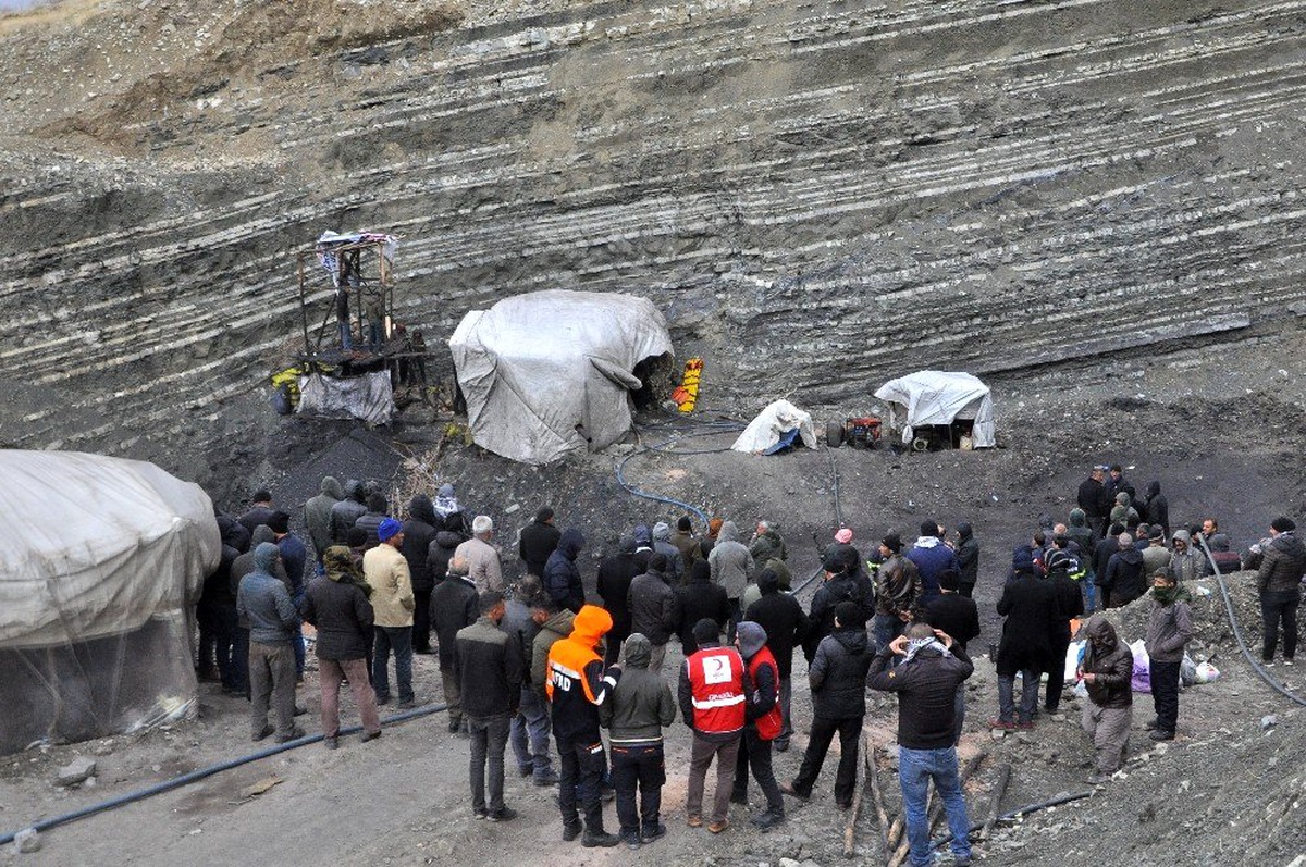 Şırnak\'taki göçükte arama kurtarma çalışmaları devam ediyor