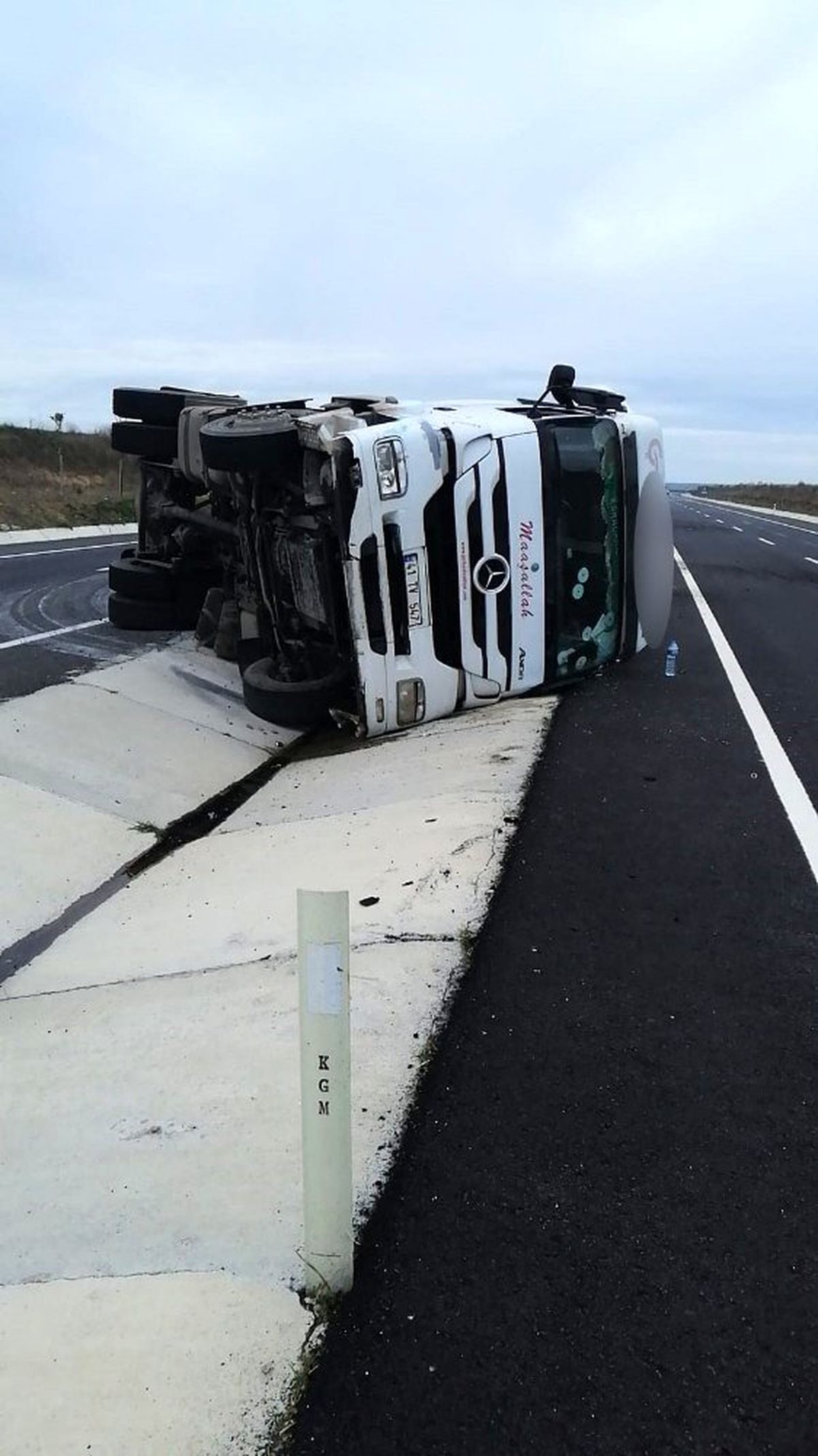 Tekirdağ\'da tırın devrilmesi sonucu sürücü yaralandı