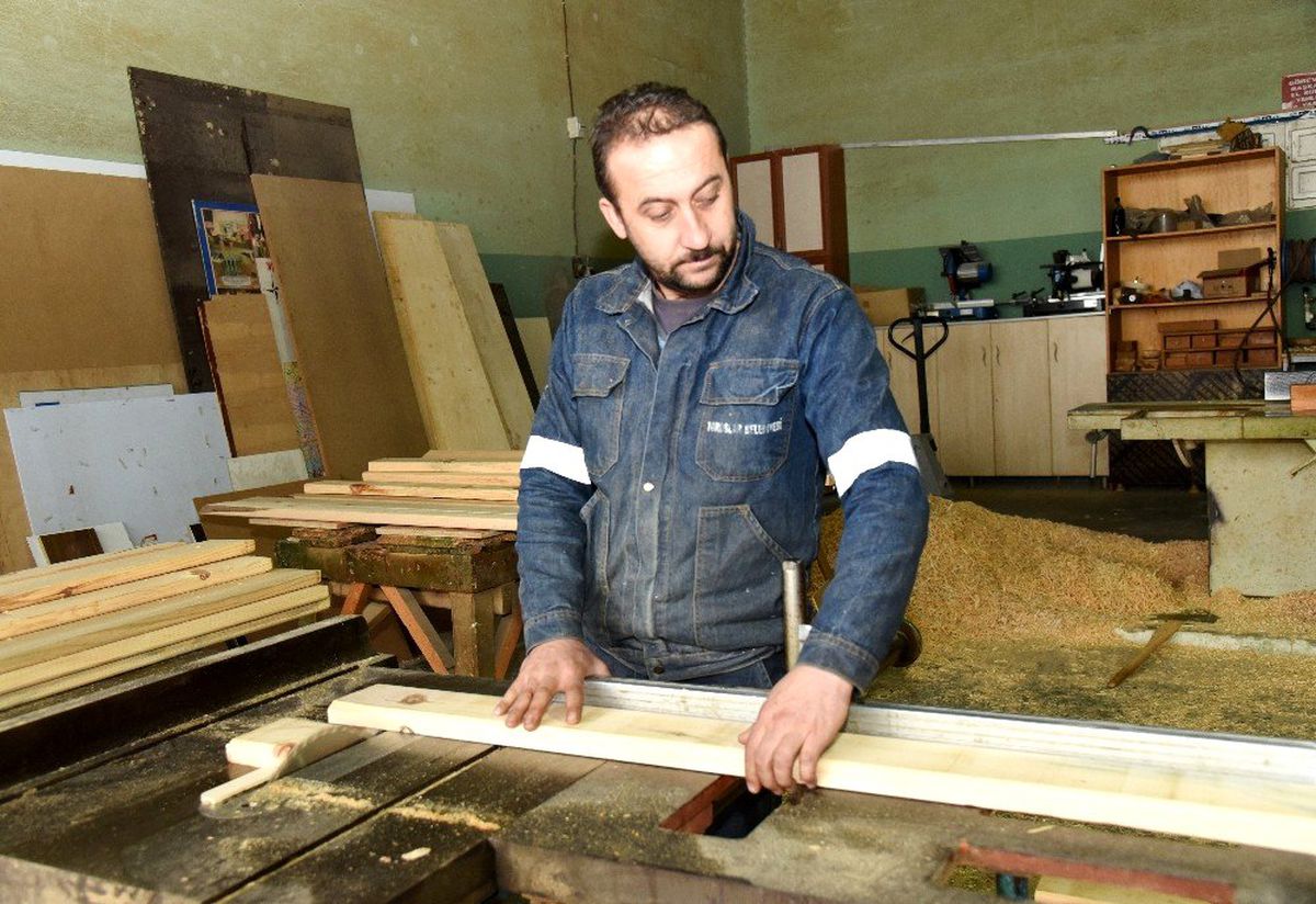 Toroslar Belediyesi\'nin atölyesi üretiyor