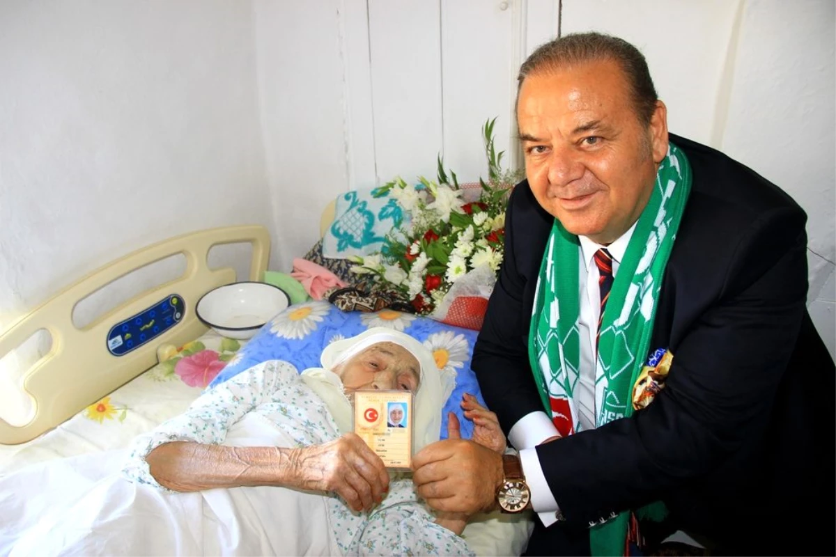 Türkiye\'nin en yaşlı insanı, 113 yaşında hayata gözlerini yumdu