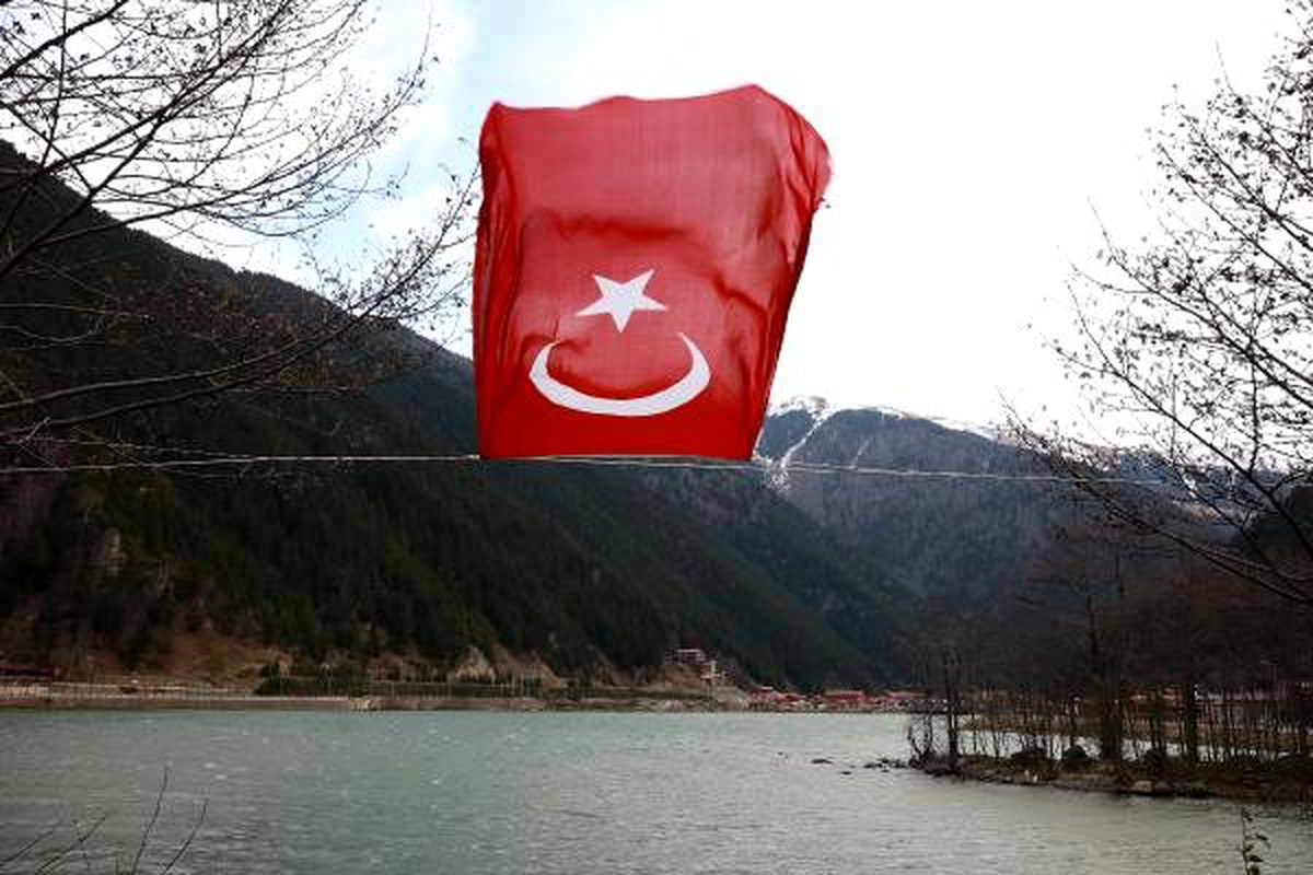 Uzungöl\'de fırtına etkili oldu