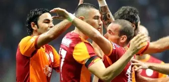 Wesley Sneijder, jübilesine Selçuk İnan ve Burak Yılmaz'ı çağırdı