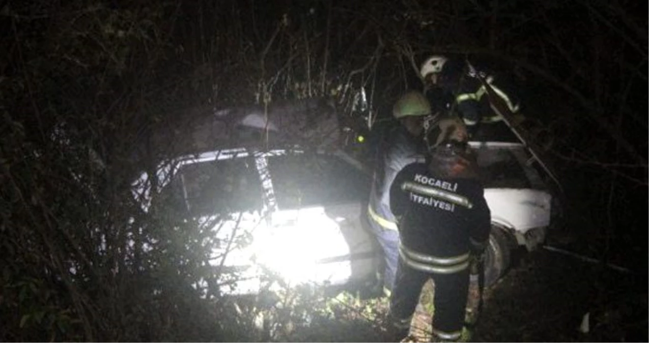 Yoldan çıkan otomobil 20 metre şarampole yuvarlandı: 3 kişi yaralandı