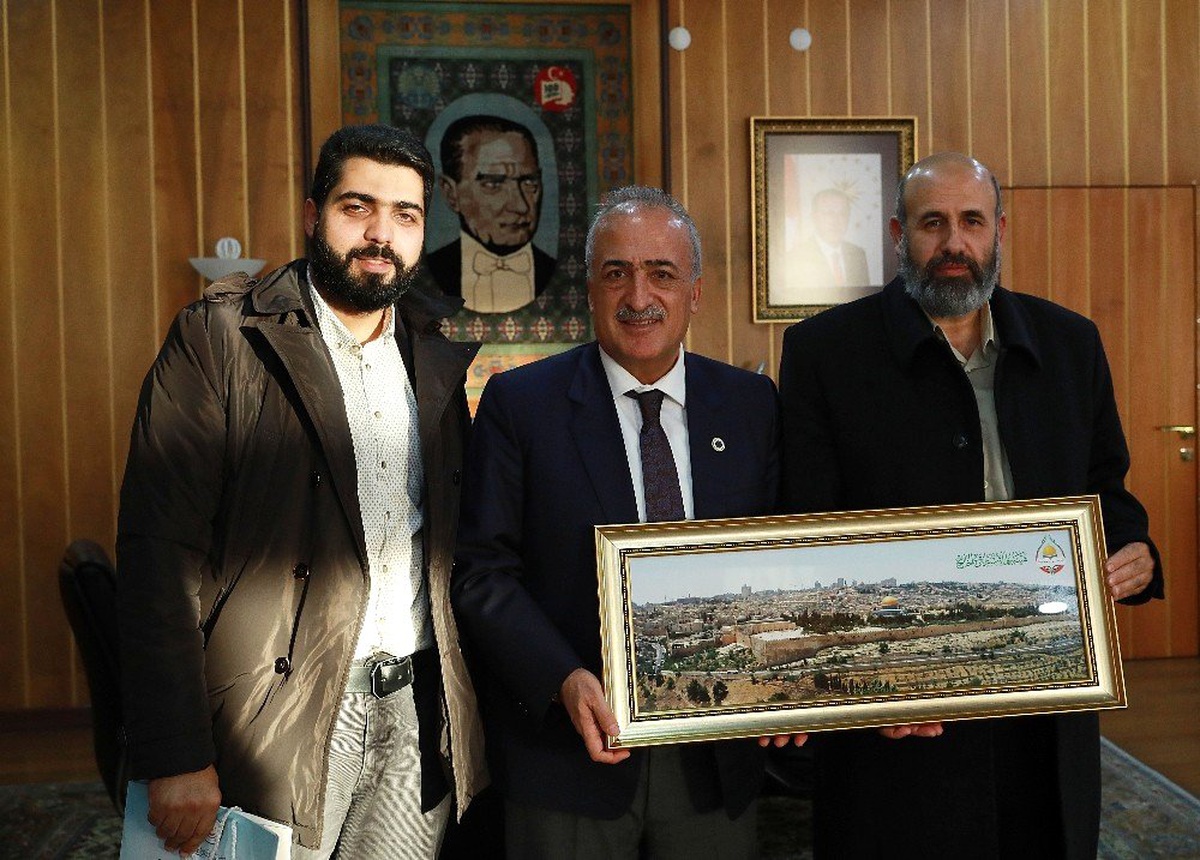 Yurt Dışı Filistinli Âlimler Derneği Başkanından Rektör Çomaklı\'ya ziyaret