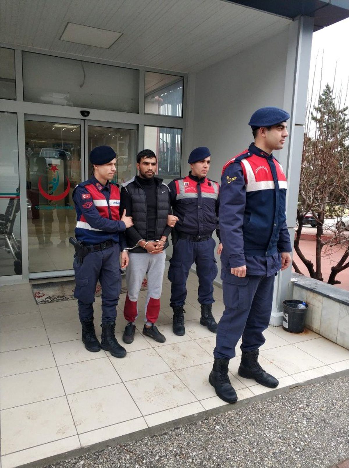6 ilde 12 suçtan aranan azılı hırsızı JASAT yakaladı