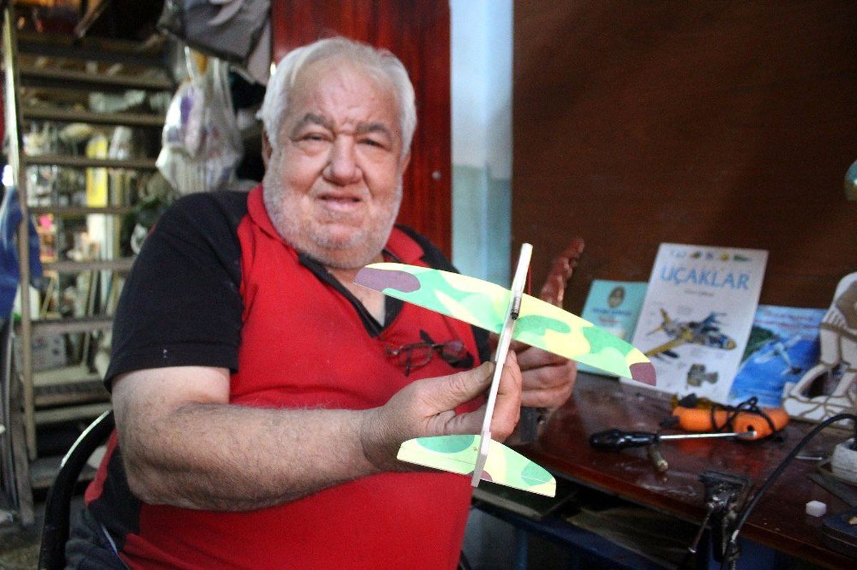 72 yaşındaki uçak tutkununun tek dileği Solo Türk\'ü görebilmek