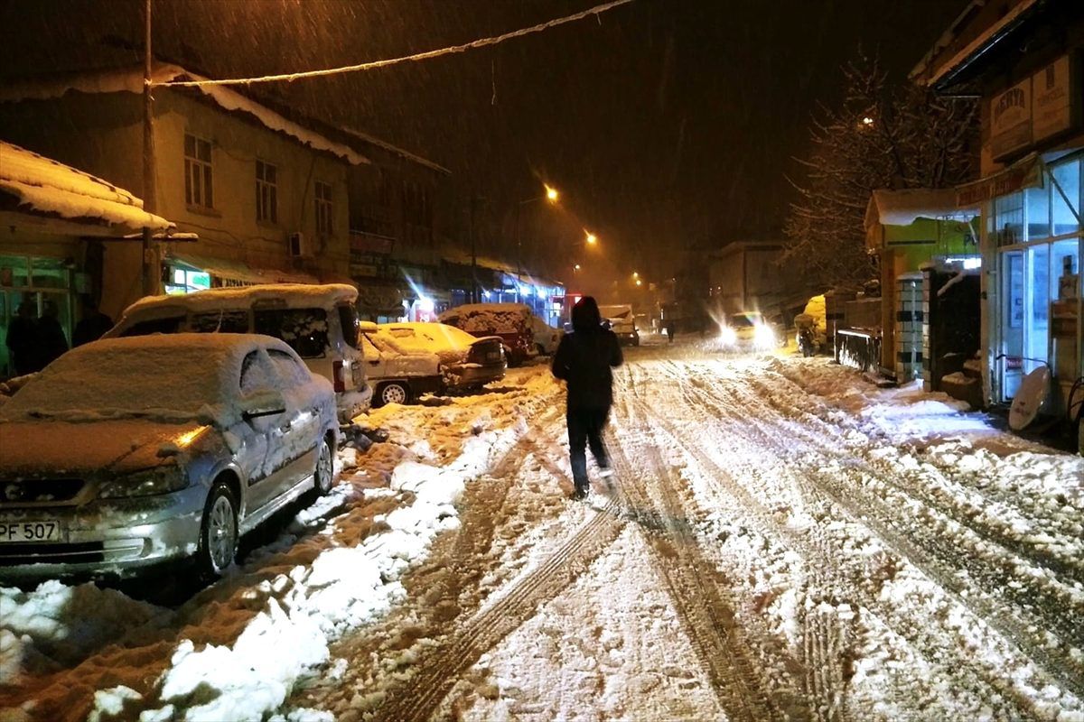 Adıyaman\'ın Çelikhan ilçesinde eğitime kar engeli