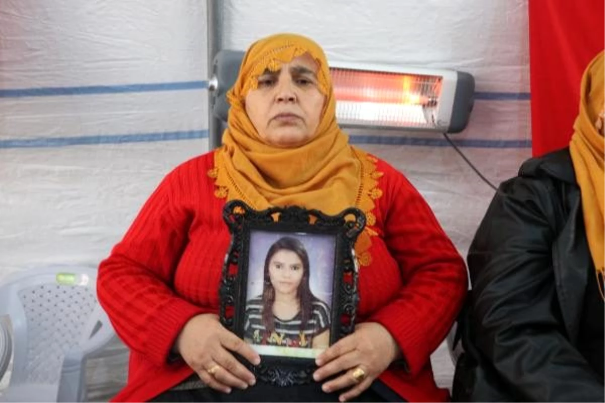 Annesinin HDP önünde eylem yaptığı Mekiye, PKK\'dan kaçıp teslim oldu