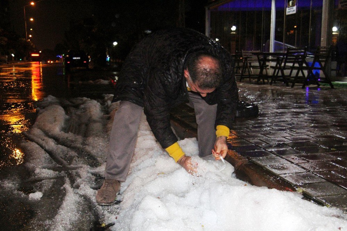 Antalya beyaza büründü, herkes kar yağdı sandı
