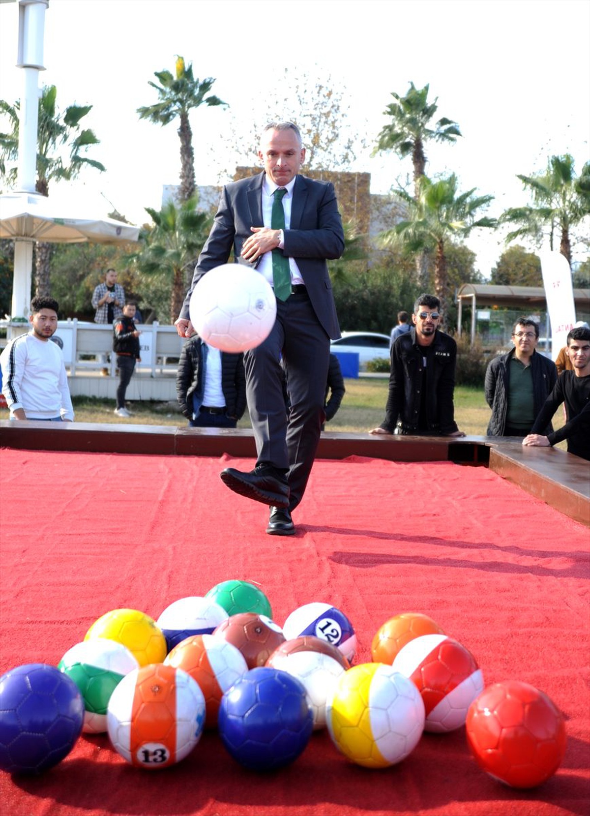 Antalya\'da üniversite öğrencileri "Kış Spor Şenliği"nde eğlendi