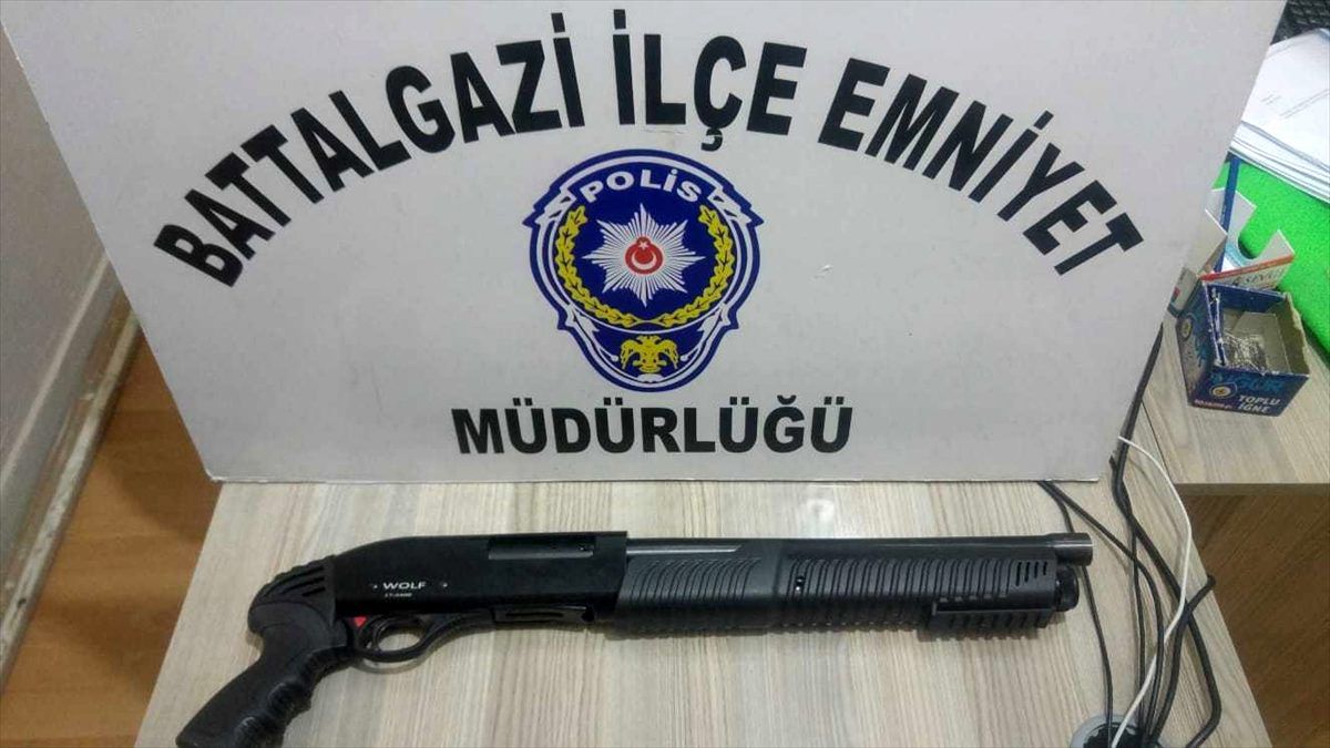 Bayılan kişinin cebinden parasını alan zanlı yakalandı