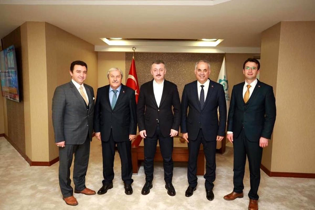 Belediye başkanlarından Büyükşehir Belediye Başkanı Büyükakın\'a ziyaret