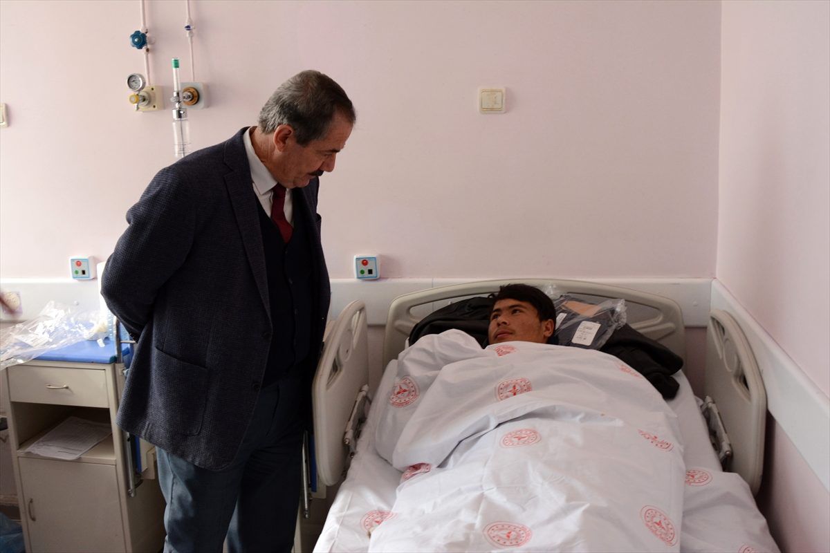 Bitlis\'te alabora olan tekne gölden çıkarıldı